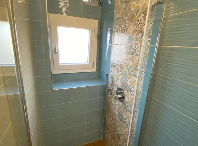 לינה וארוחת בוקר Alis 4*