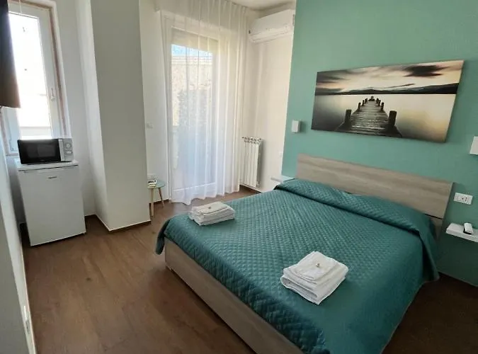 Alis לינה וארוחת בוקר 4*